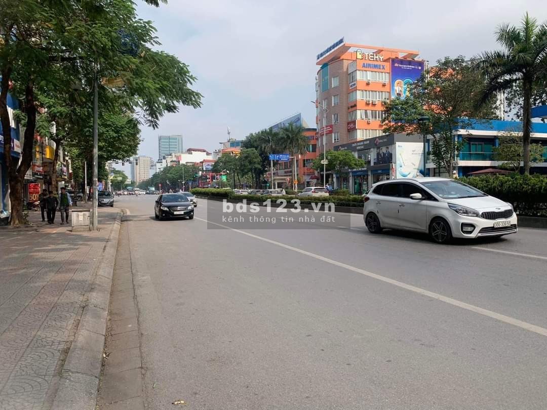 Bán Nhà Mặt phố Nguyễn Văn Cừ, Long Biên - 240m2 - MT 8.6m - 74 tỷ - Giá rẻ nhất khu vưc.