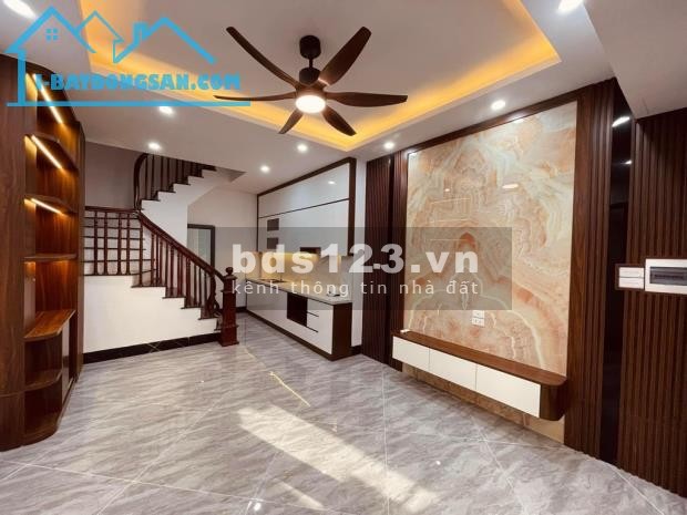 Nhà đẹp Kim Giang mênh mang tiện ích. DT 50m² x 4T, cách ô tô tránh 20m, nhà đẹp, ở luôn, giá 5.2 tỷ