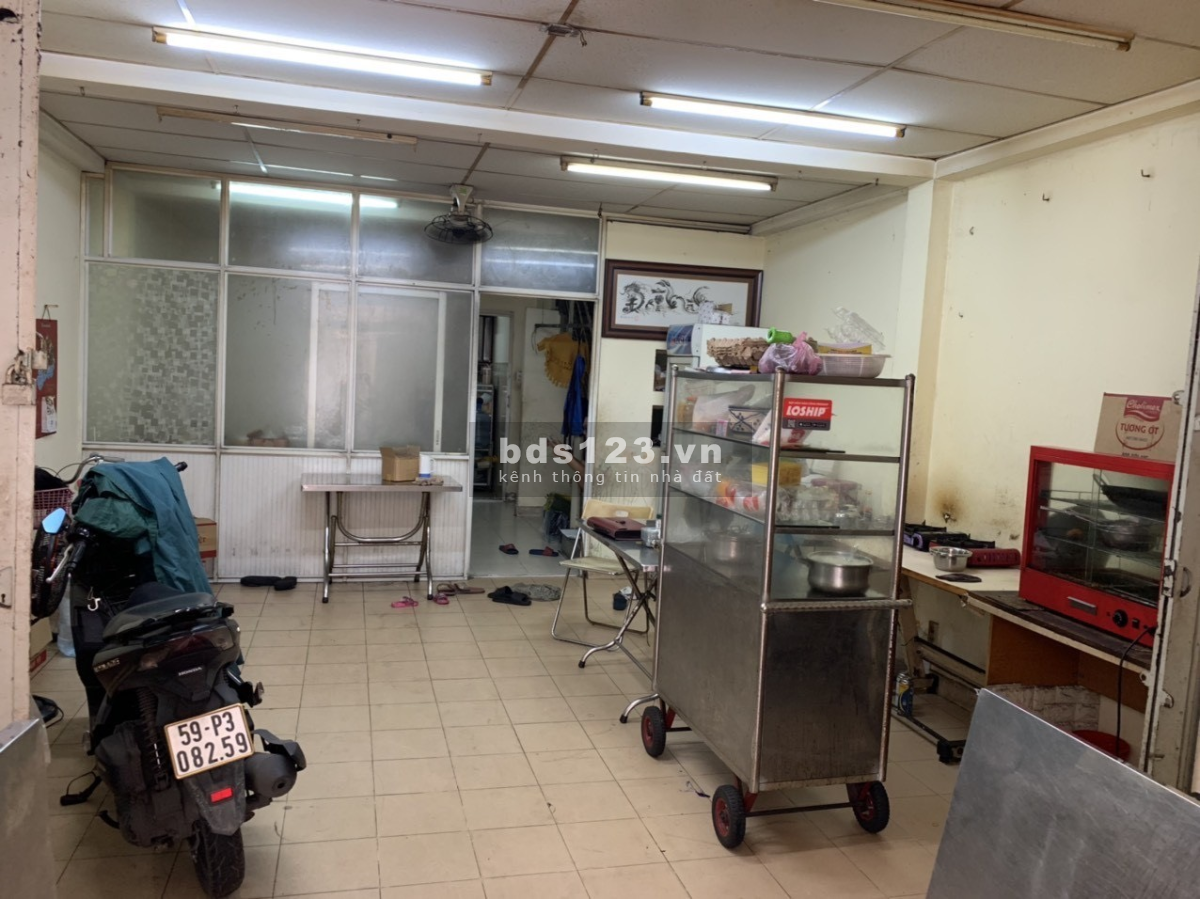 Bán nhà đường Lạc Long Quân, 3 mặt tiền, 68m2 ngang hơn 5m3, bán giá thấp hơn cho vay.