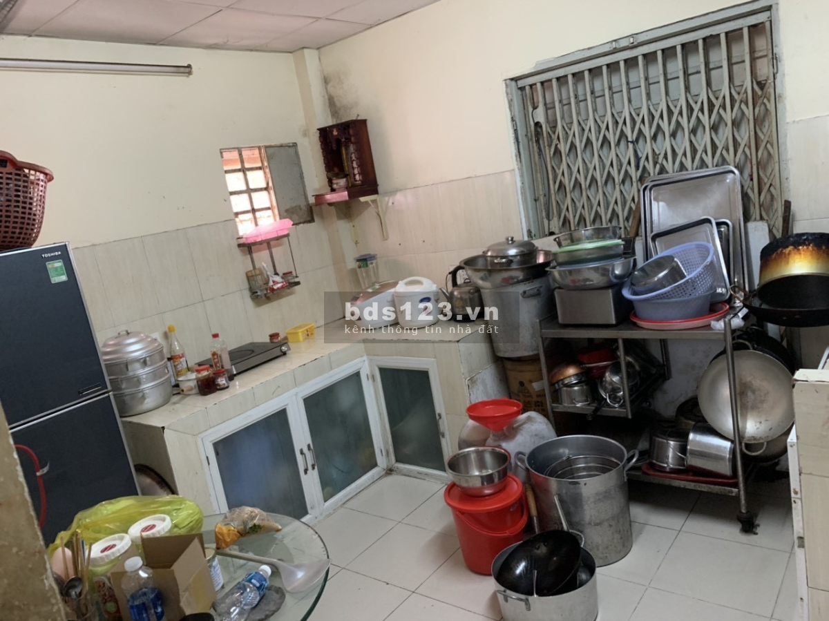 Bán nhà đường Lạc Long Quân, 3 mặt tiền, 68m2 ngang hơn 5m3, bán giá thấp hơn cho vay.