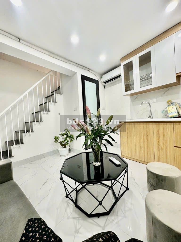 Chính chủ cần bán nhà ngõ 201 Đê Tô Hoàng 18m x4 tâmg, giá 2.35 tỷ