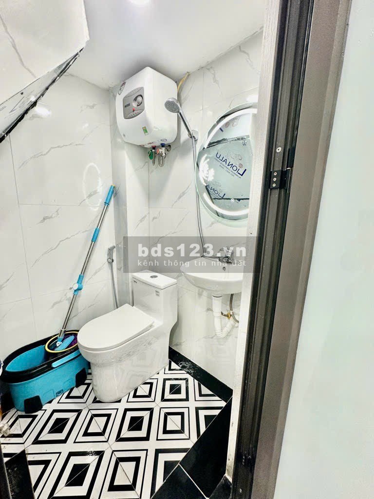 Chính chủ cần bán nhà ngõ 201 Đê Tô Hoàng 18m x4 tâmg, giá 2.35 tỷ