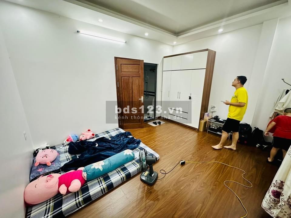 CẦN BÁN NHANH TRONG THÁNG NHÀ LẠC LONG QUÂN HƠN 6 tỷ - 35m2