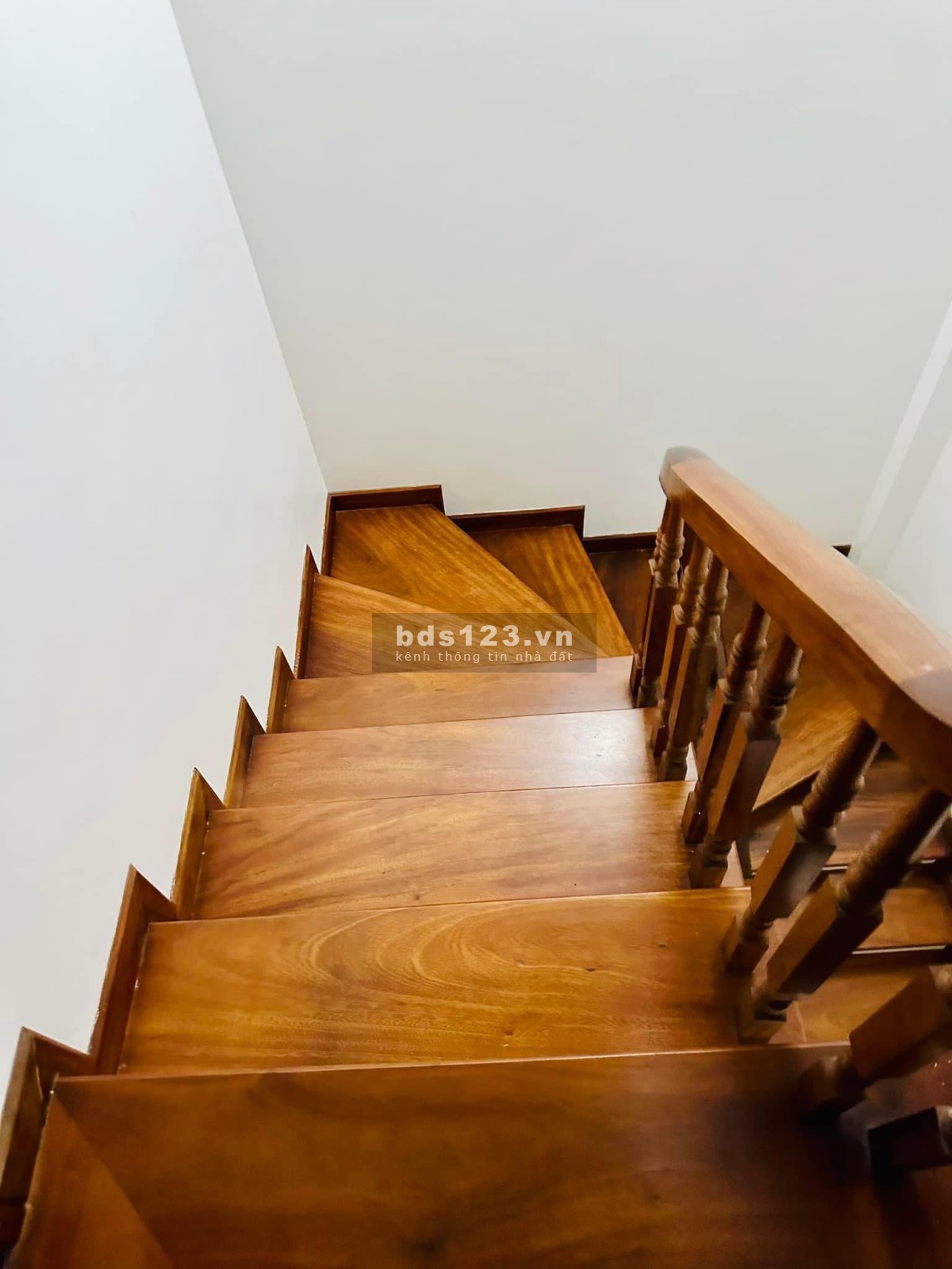 CẦN BÁN NHANH TRONG THÁNG NHÀ LẠC LONG QUÂN HƠN 6 tỷ - 35m2