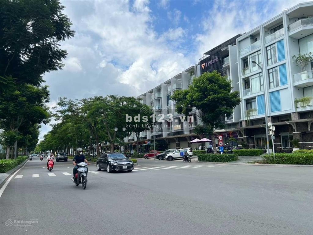 Bán căn shophouse KĐT Vạn Phúc City [ DT :7 x 21m - 5 Tầng - HTNT] giá chỉ 36 tỷ