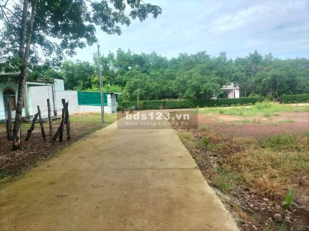 KẸT VỐN BÁN LỖ LÔ ĐẤT 15x30= 450M2 GIÁ 270TR