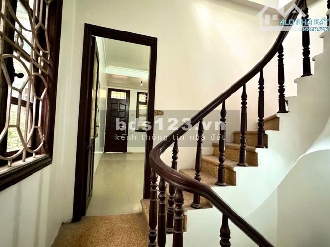 Phố VIP KHU VIP cư dân SIÊU VIP, nhà đẹp Tần Hữu Tước, cách mặt phố 50m