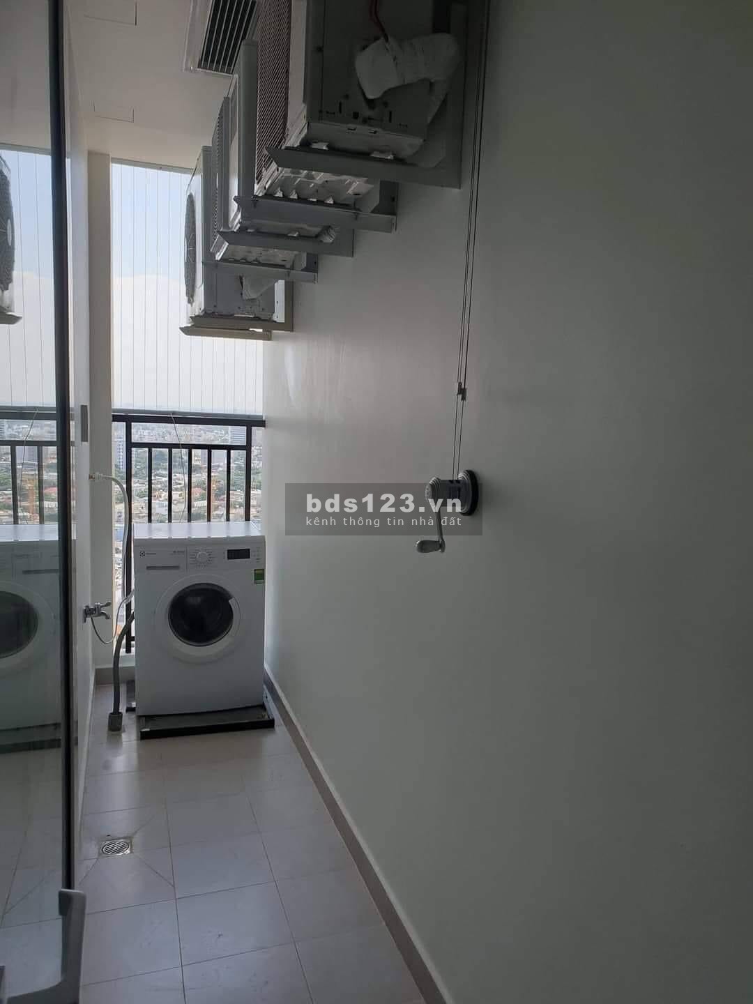 Cao ốc Screc - Quận 3 2pn, 2wc 68m2 giá thuê 13tr. Nội thất như hình