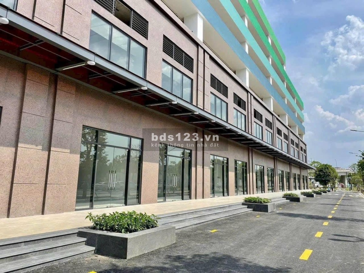 Bán Shop nhà để xe PZ4 giữa 58 tòa chung cư, kd siêu đỉnh tại Vinhomes Smart City giá từ 1,5 tỷ