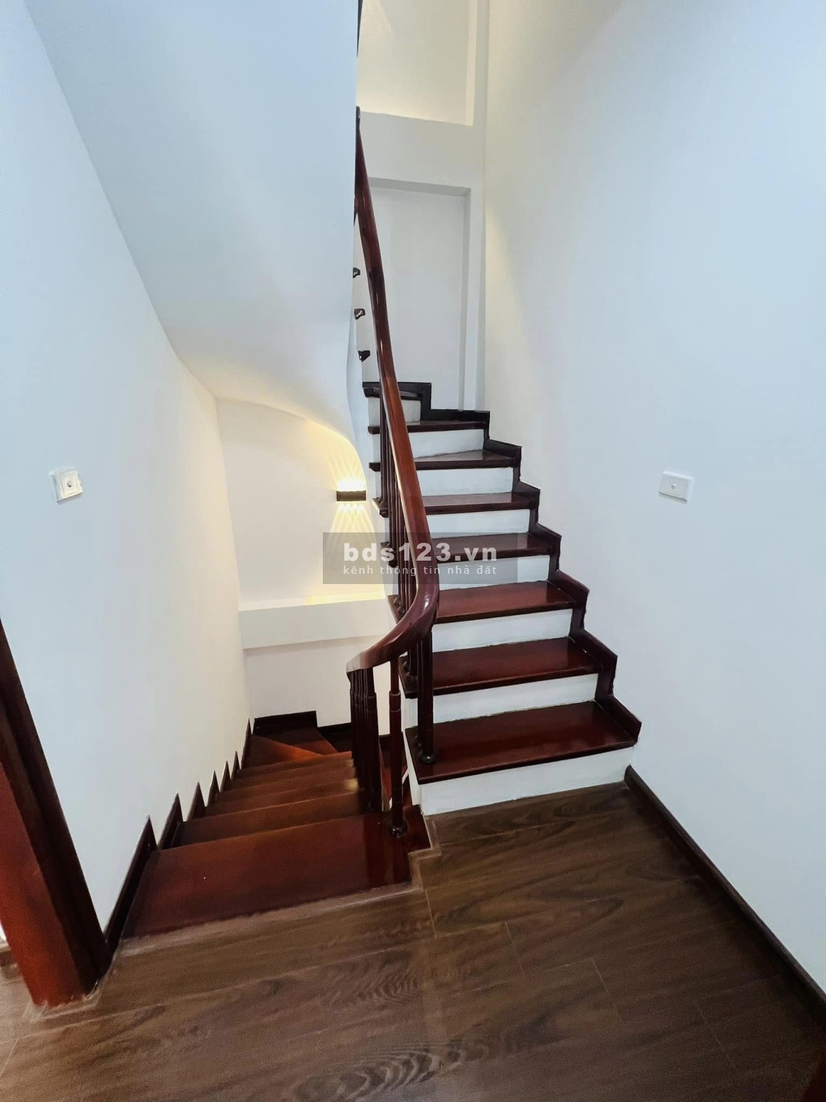 Bán Nhà Phố Trần Cung - 5 Tầng x 40m2 - 5.05 Tỷ