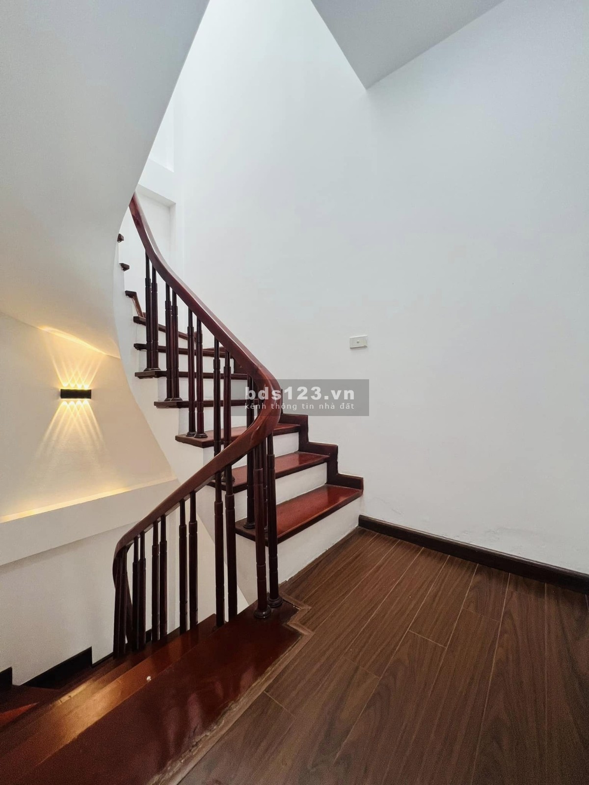 Bán Nhà Phố Trần Cung - 5 Tầng x 40m2 - 5.05 Tỷ