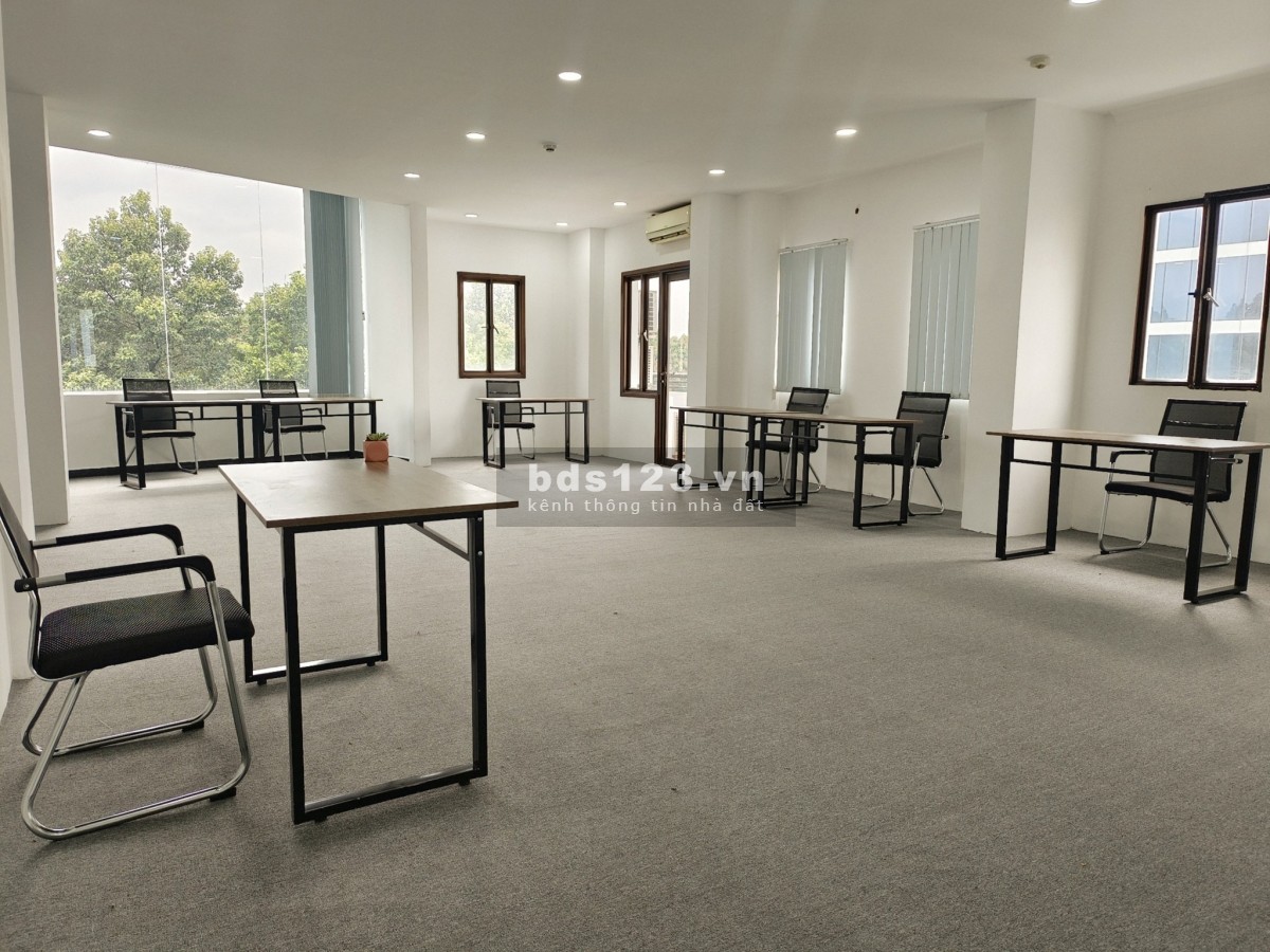 Cho thuê sàn VP 90m2 view kính sáng, nhiều cửa sổ thông tháng góc 2 MT khu sân bay Tân Sơn Nhất