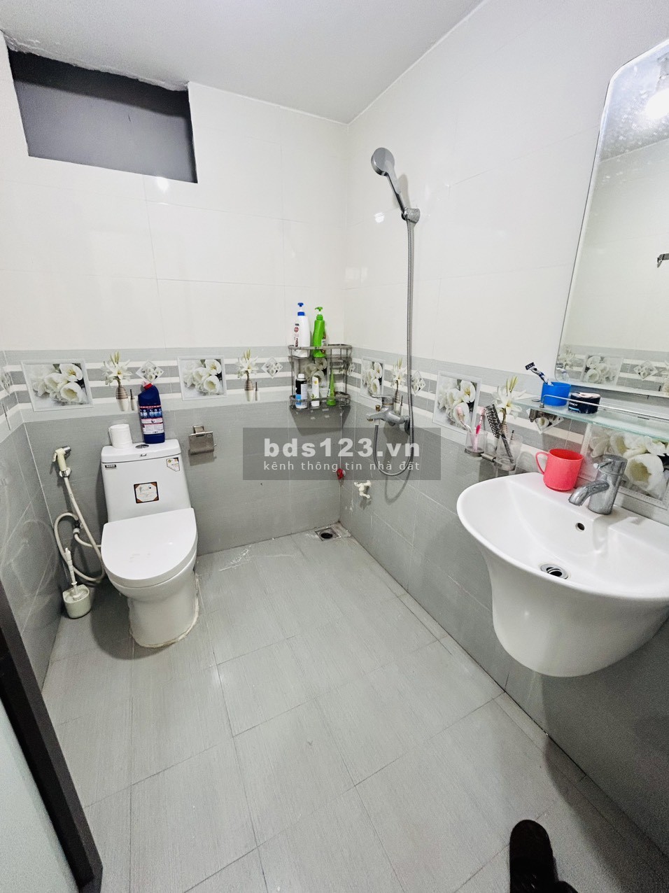 Ô TÔ ĐỖ CỬA - NHÀ DÂN XÂY DIỆN TÍCH RỘNG - 6PN ĐỦ CÔNG NĂNG