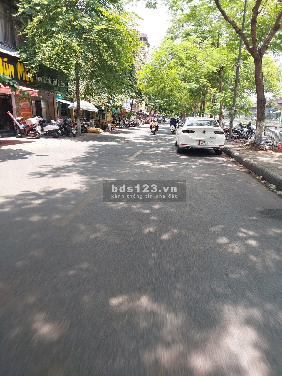 Bán nhà khu Giáp Nhất, Thanh Xuân, 5 tầng, diện tích 53 m2, nhà đẹp. Giao thông thuận tiện