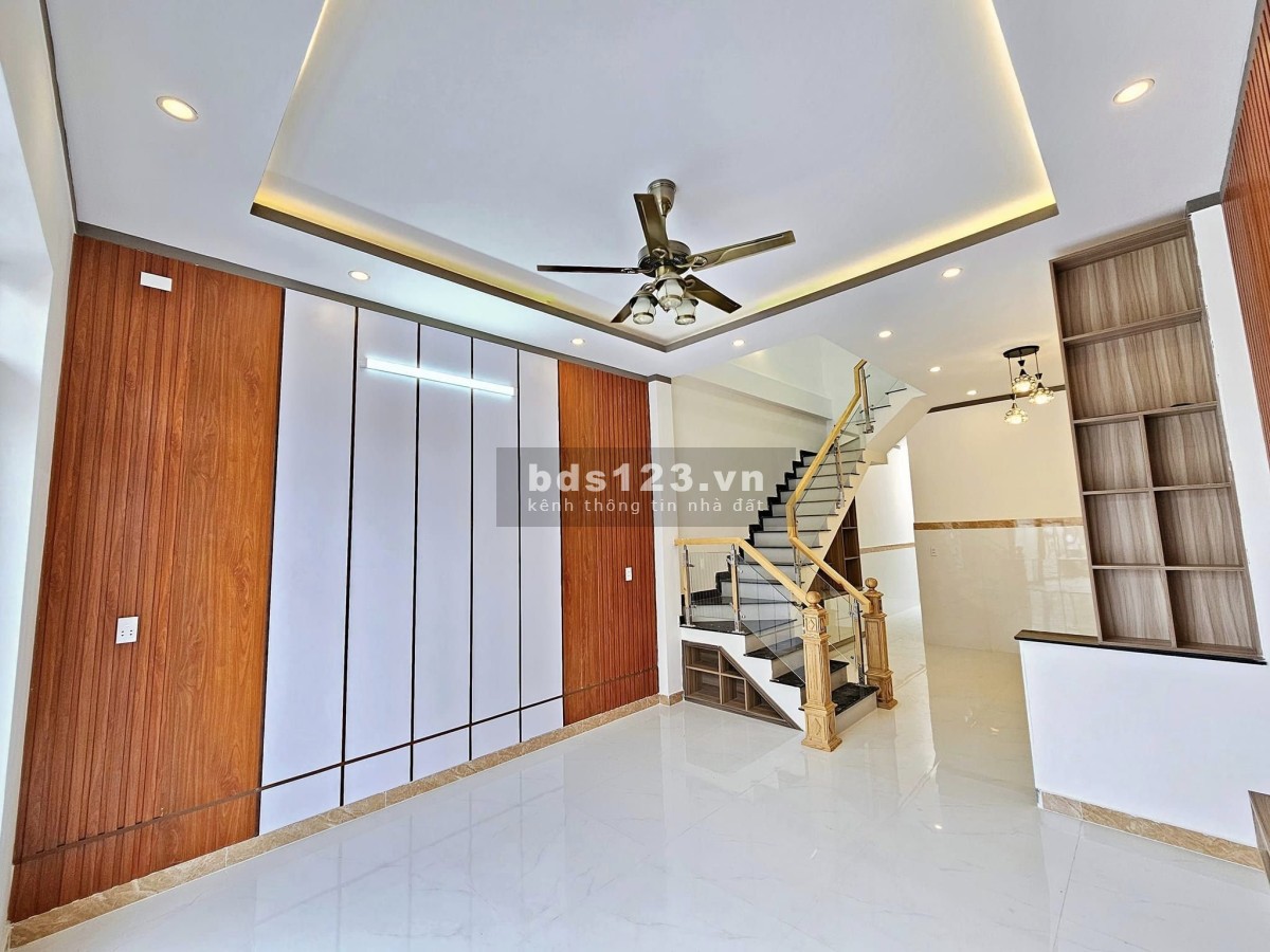 CHỦ NHÀ CẦN VỐN XOAY VÒNG, GIẢM THÊM 200TR CÒN 2TỶ1 NHÀ 1 LẦU 1 TRỆT NGAY TRUNG TÂM BIÊN HÒA.