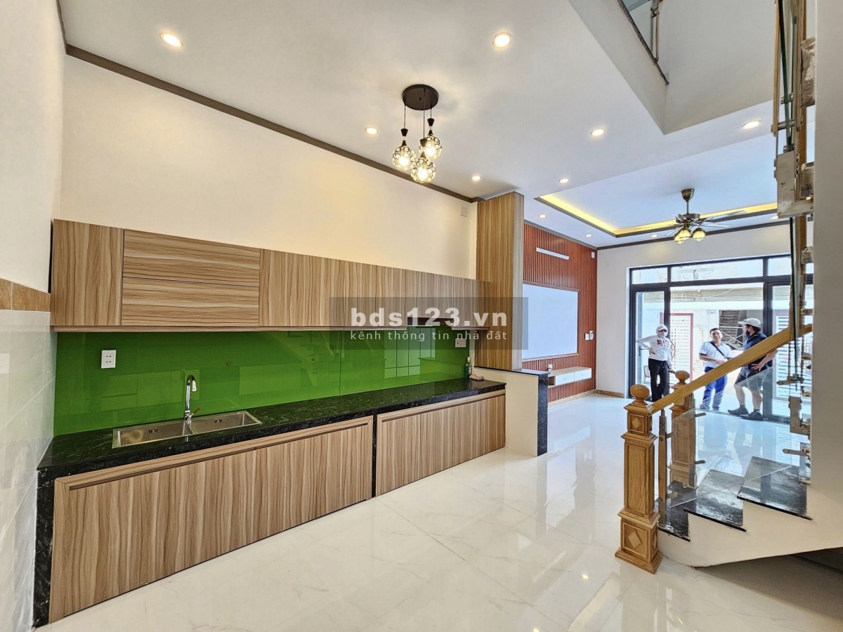 CHỦ NHÀ CẦN VỐN XOAY VÒNG, GIẢM THÊM 200TR CÒN 2TỶ1 NHÀ 1 LẦU 1 TRỆT NGAY TRUNG TÂM BIÊN HÒA.