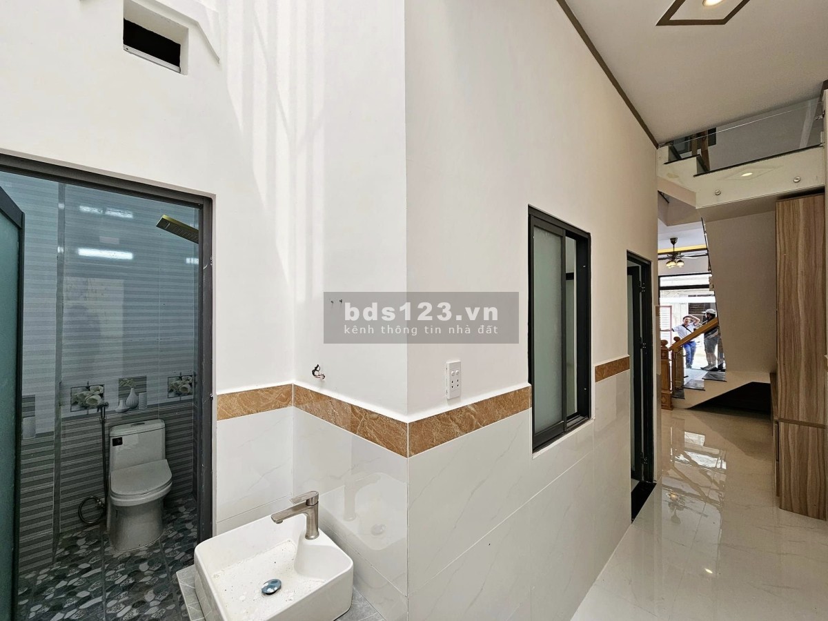 CHỦ NHÀ CẦN VỐN XOAY VÒNG, GIẢM THÊM 200TR CÒN 2TỶ1 NHÀ 1 LẦU 1 TRỆT NGAY TRUNG TÂM BIÊN HÒA.