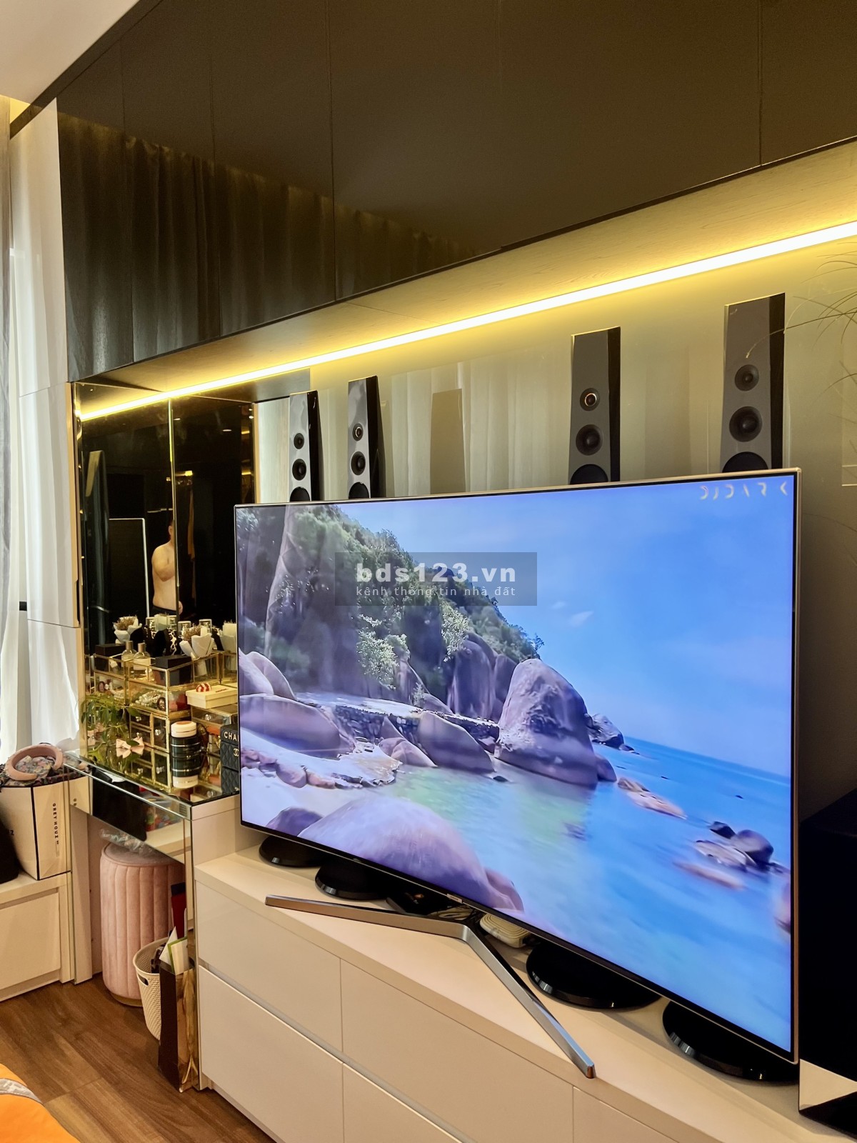 Bán gấp căn hộ 3PN chỉ 11,9 tỷ, 118m2, Siêu nội thất tại Đảo Kim Cương - Diamond Island