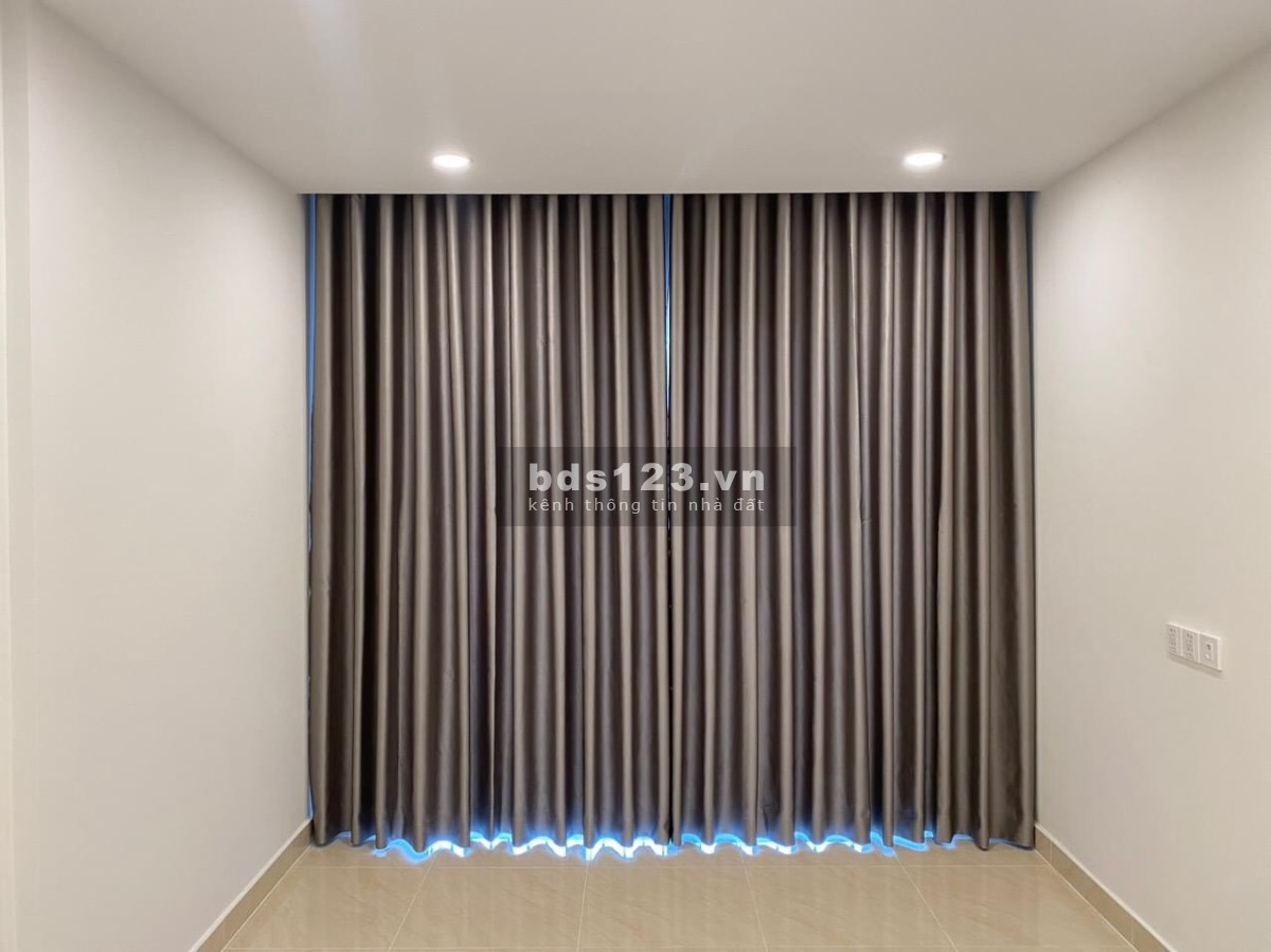 Bán chung cư 590 CMT8 - Quận 3 90m2 2pn, 2wc Giá 3tỷ8. Nhà mới sơn sửa lại toàn bộ. Sổ hồng riêng