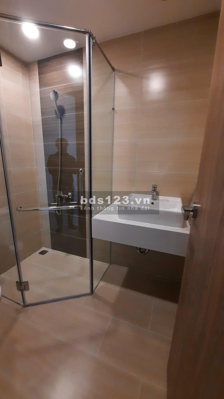 Bán chung cư 590 CMT8 - Quận 3 90m2 2pn, 2wc Giá 3tỷ8. Nhà mới sơn sửa lại toàn bộ. Sổ hồng riêng