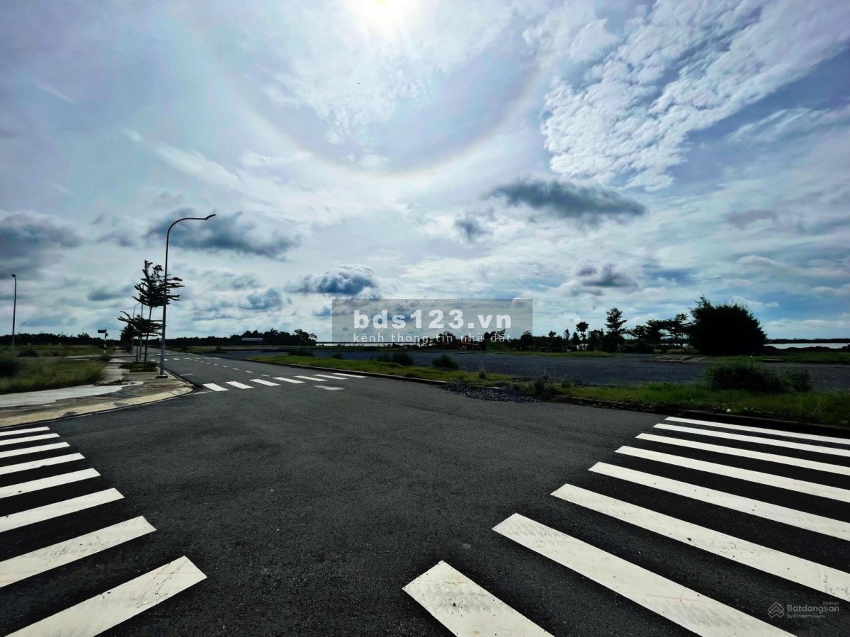 Chính chủ, bán nền đất sổ đỏ DA Hiệp Phước Harbour View, giá tốt, công chứng sang tên xây dựng liền