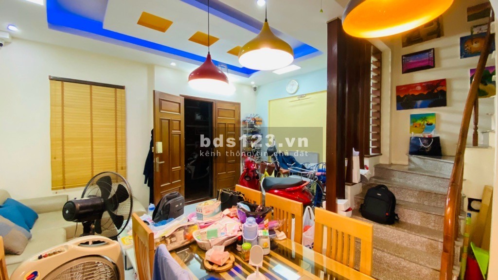 Cần bán nhà riêng 30m2 sát Ngoại Giao Đoàn.