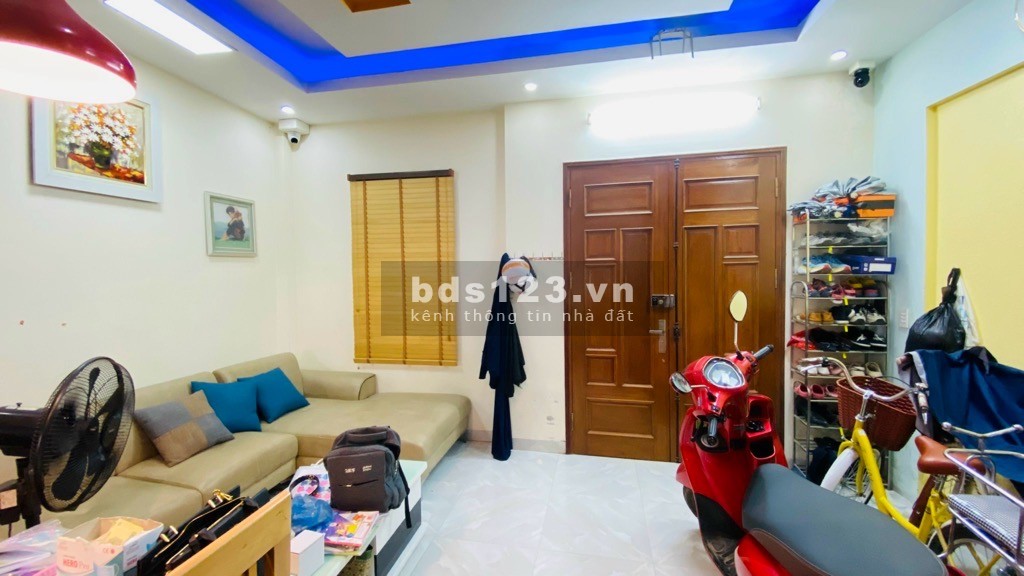 Cần bán nhà riêng 30m2 sát Ngoại Giao Đoàn.