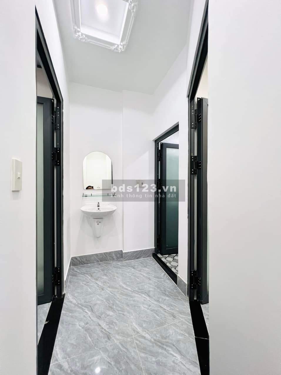 Bán Nhà Bình Chánh Sổ Hồng Riêng. Diện Tích: 4x20m tổng diện tích 80m2 bao gồm 1 trệt 1 lầu