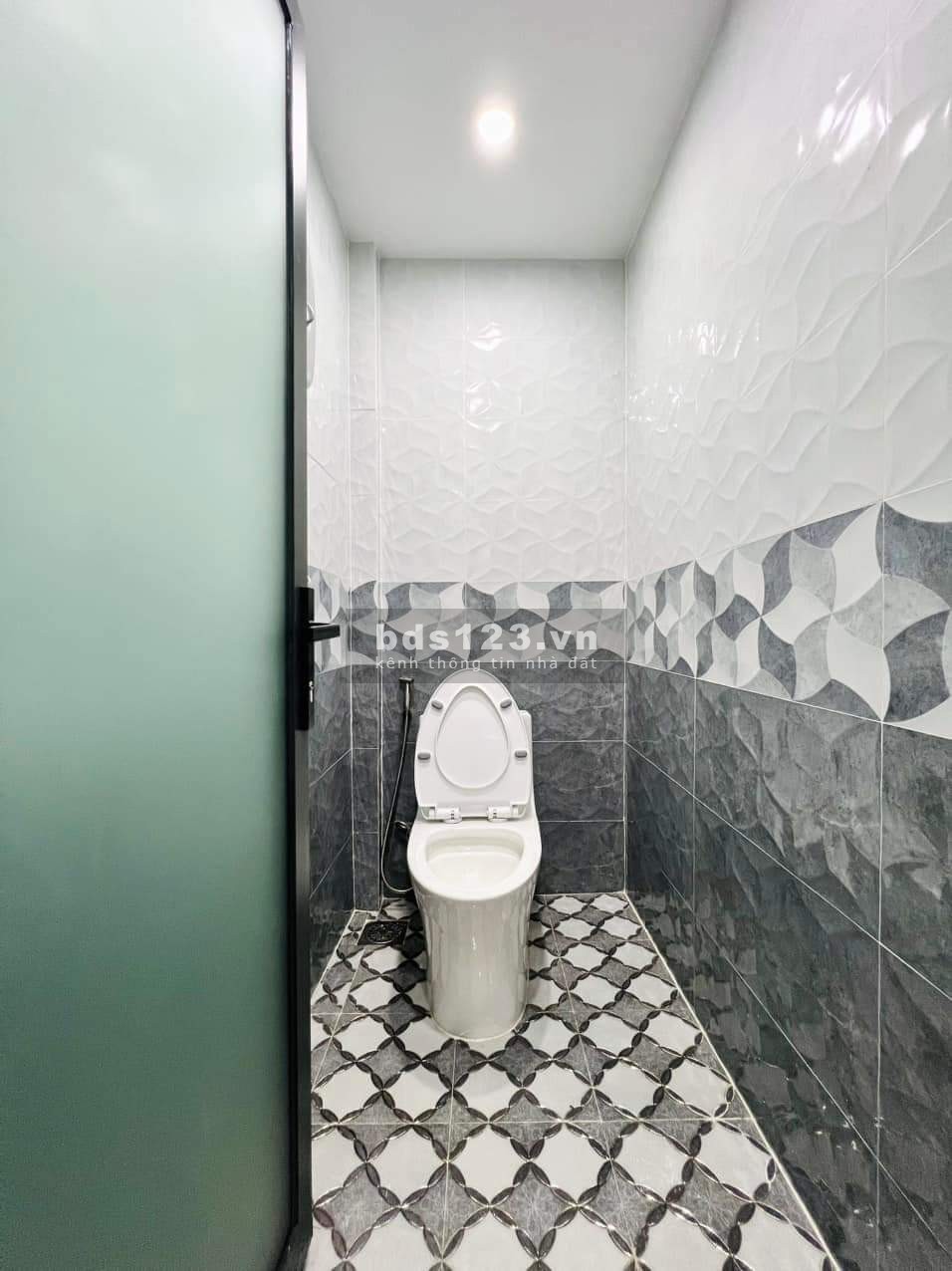 Bán Nhà Bình Chánh Sổ Hồng Riêng. Diện Tích: 4x20m tổng diện tích 80m2 bao gồm 1 trệt 1 lầu