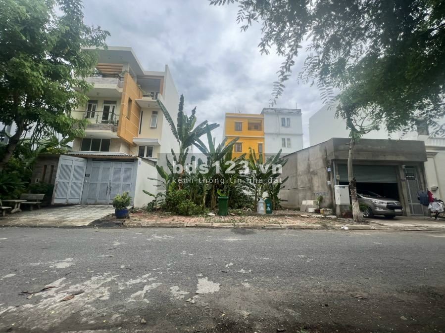 Chính chủ cần bán lô liền kề 8x15 đường 12m gần chợ, sổ hồng riêng, gần BX Miền Tây