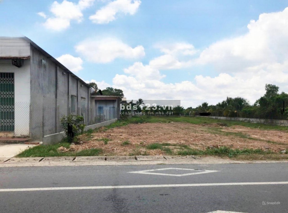 Đáo Hạn Ngân Hàng Sang Gấp Hơn1000m2 Đất MT Đường Nhựa 20m. Gía 700tr.