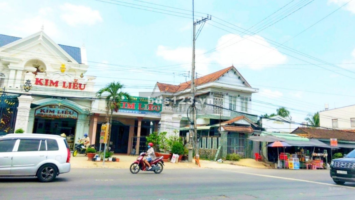 Đáo Hạn Ngân Hàng Sang Gấp Hơn1000m2 Đất MT Đường Nhựa 20m. Gía 700tr.