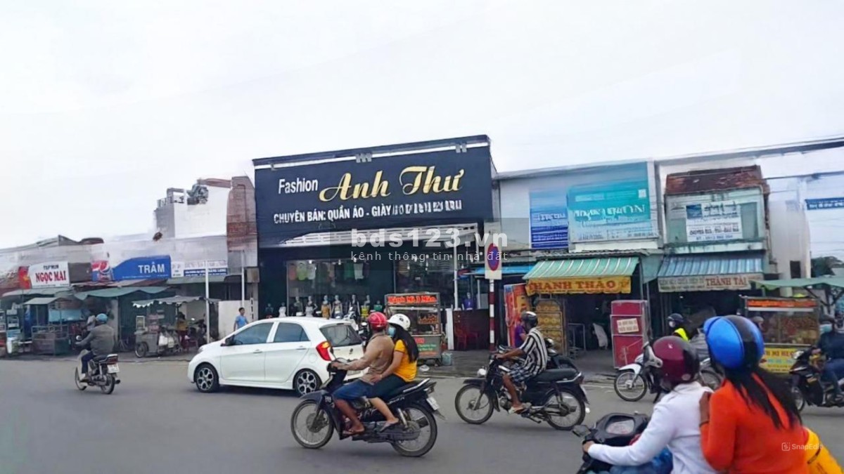 Đáo Hạn Ngân Hàng Sang Gấp Hơn1000m2 Đất MT Đường Nhựa 20m. Gía 700tr.