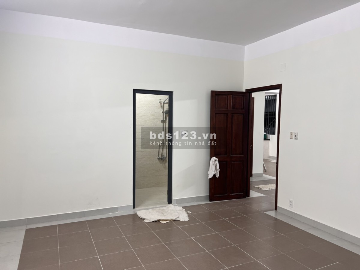Bán căn hộ chung cư Đường Sắt, Quận 3, SHR, 90m2, 2p ngủ, 2wc, giá 3,8 tỷ