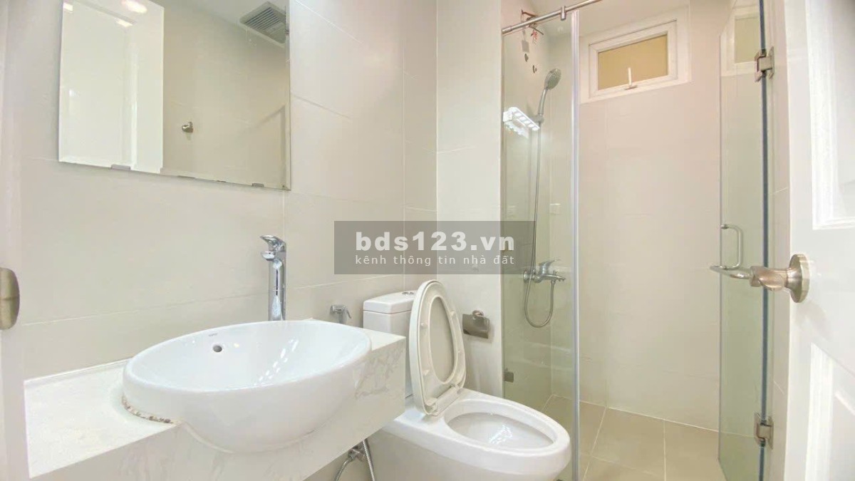 Cho thuê chung cư 590, CMT8, Quận 3:90m2, 2p ngủ, 2wc, NTCB, 15tr