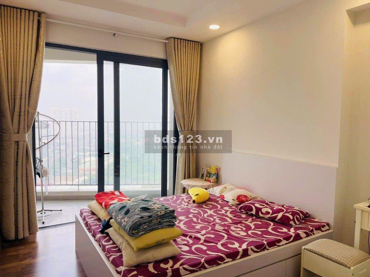 Bán căn Chung cư cao cấp, 2PN2WC, 62m2 giá 1,8 tỷ. Hỗ trợ ngân hàng. Nhà lầu 8, tặng nội thất