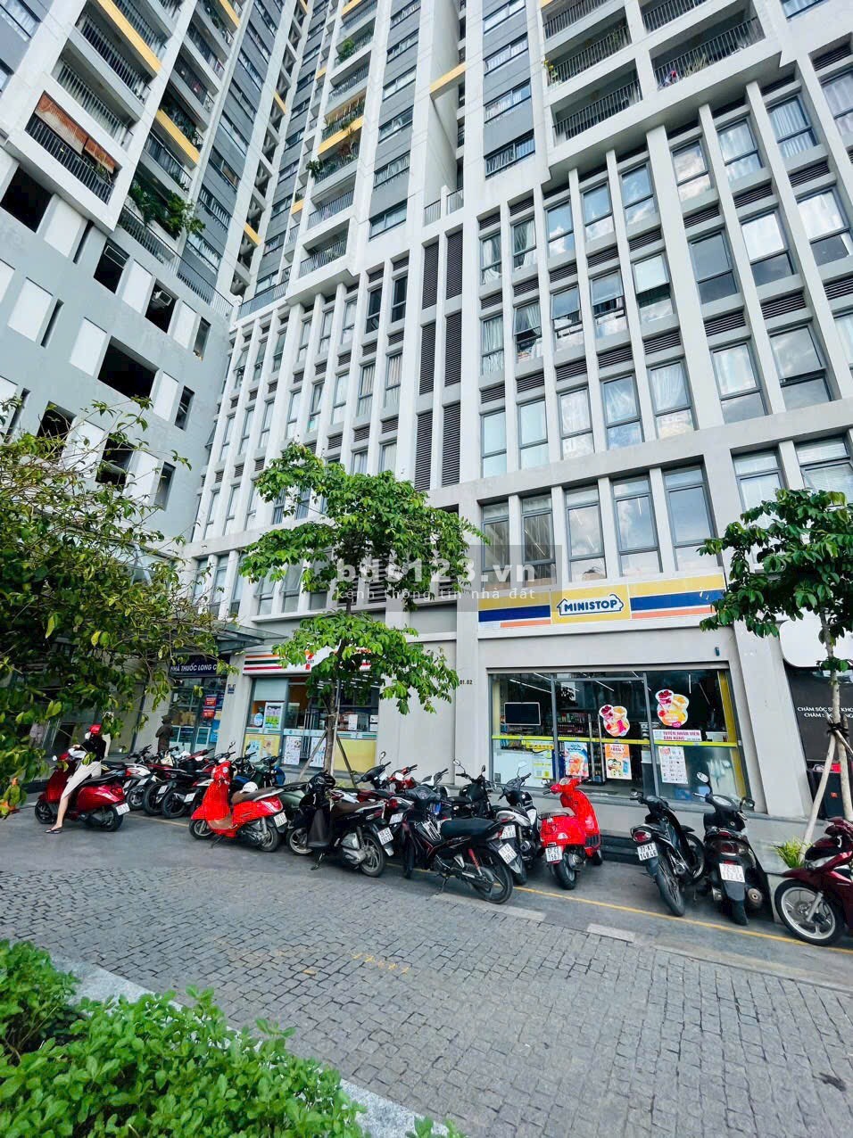Bán căn Chung cư cao cấp, 2PN2WC, 62m2 giá 1,8 tỷ. Hỗ trợ ngân hàng. Nhà lầu 8, tặng nội thất