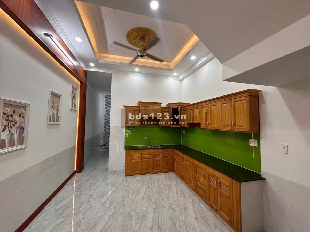 Bán nhà nhà 1 trệt 2 lầu dân cư Đông Hòa, trung tâm Thành Phố Dĩ An