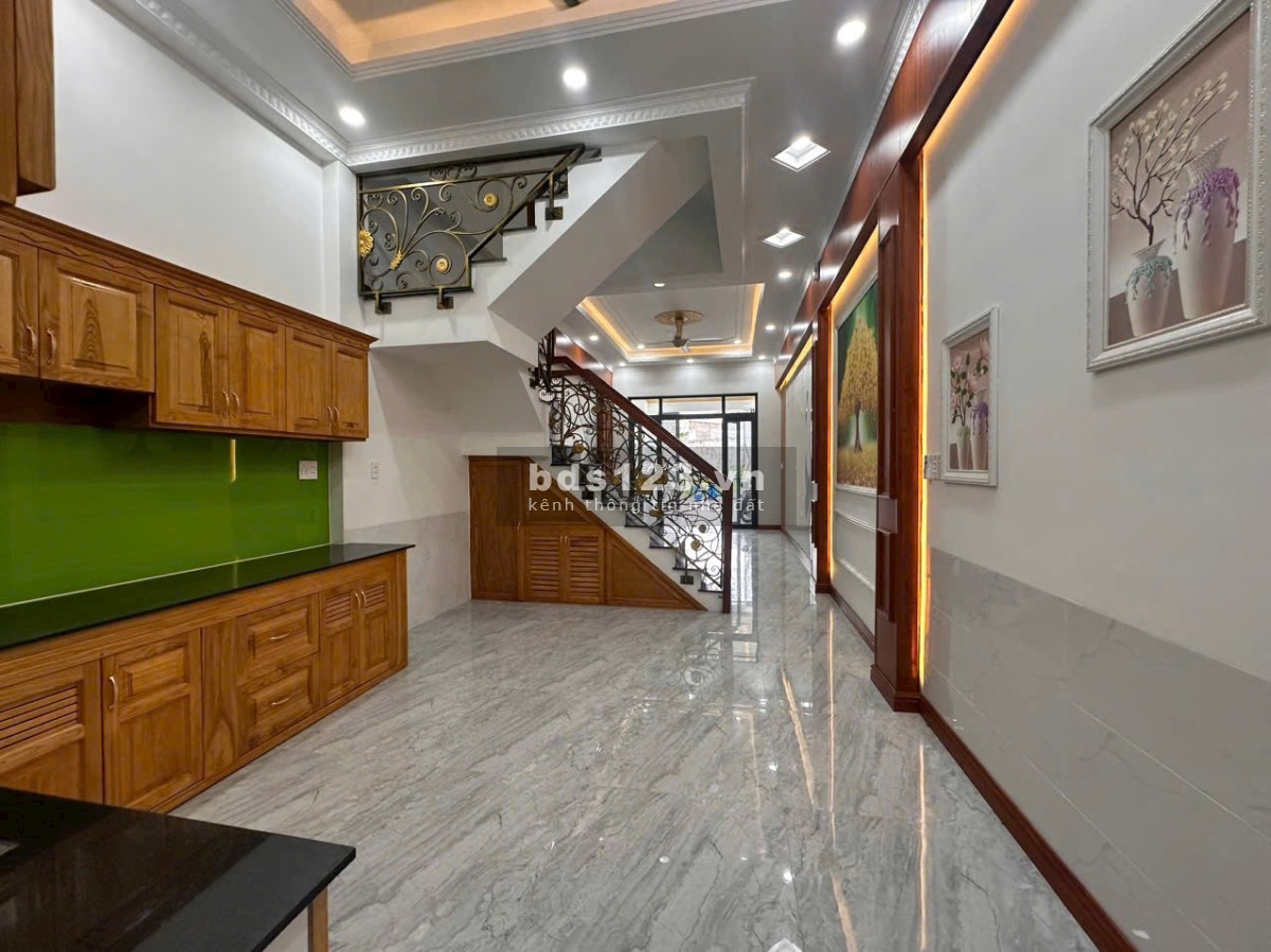 Bán nhà nhà 1 trệt 2 lầu dân cư Đông Hòa, trung tâm Thành Phố Dĩ An