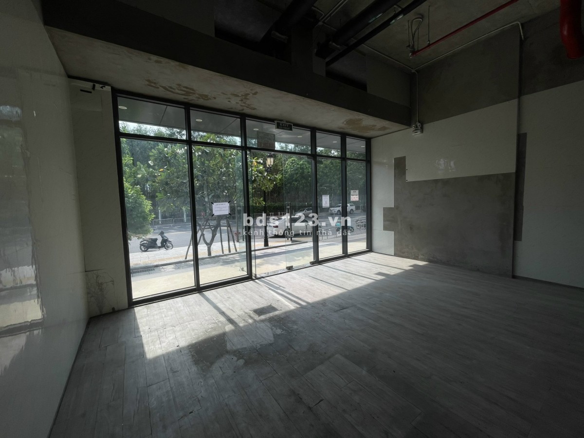 Cho thuê shophouse Vinhomes Grand Park Quận 9, Hoàn thiện 51m2 mặt sảnh chỉ 15 triệu/ tháng