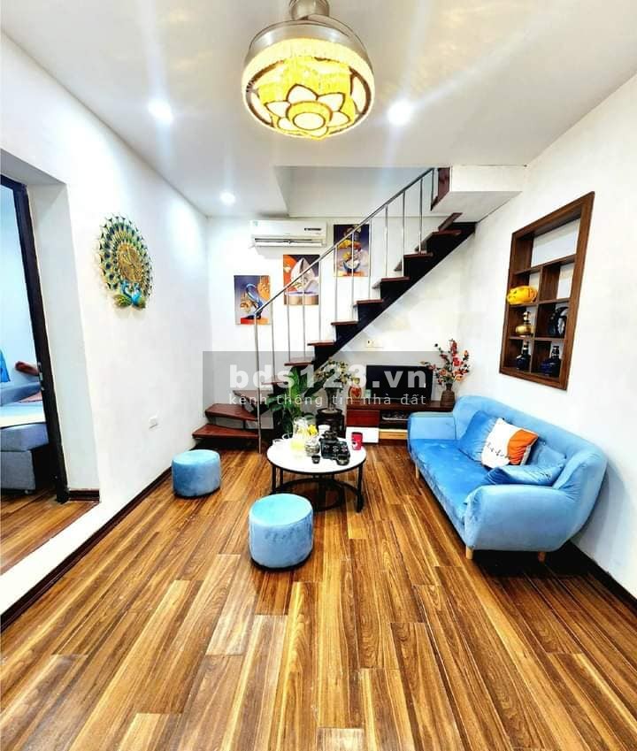 Bán Nhà Gần Đường Phố Quỳnh Mai, Hai Bà Trưng 45m, giá 1.52 tỷ.
