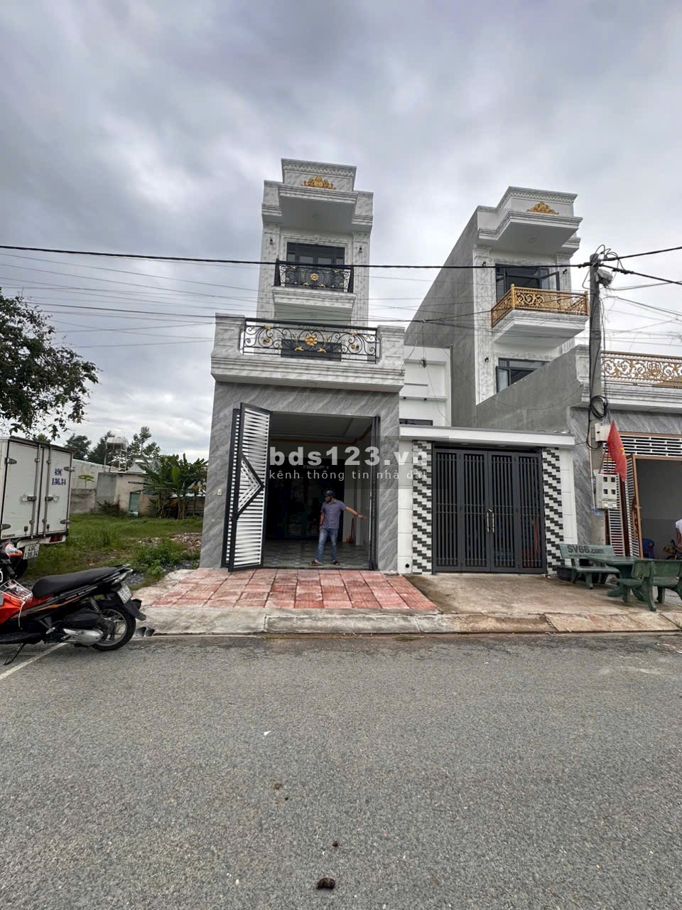 Bán nhà nhà 1 trệt 2 lầu dân cư Đông Hòa, trung tâm Thành Phố Dĩ An