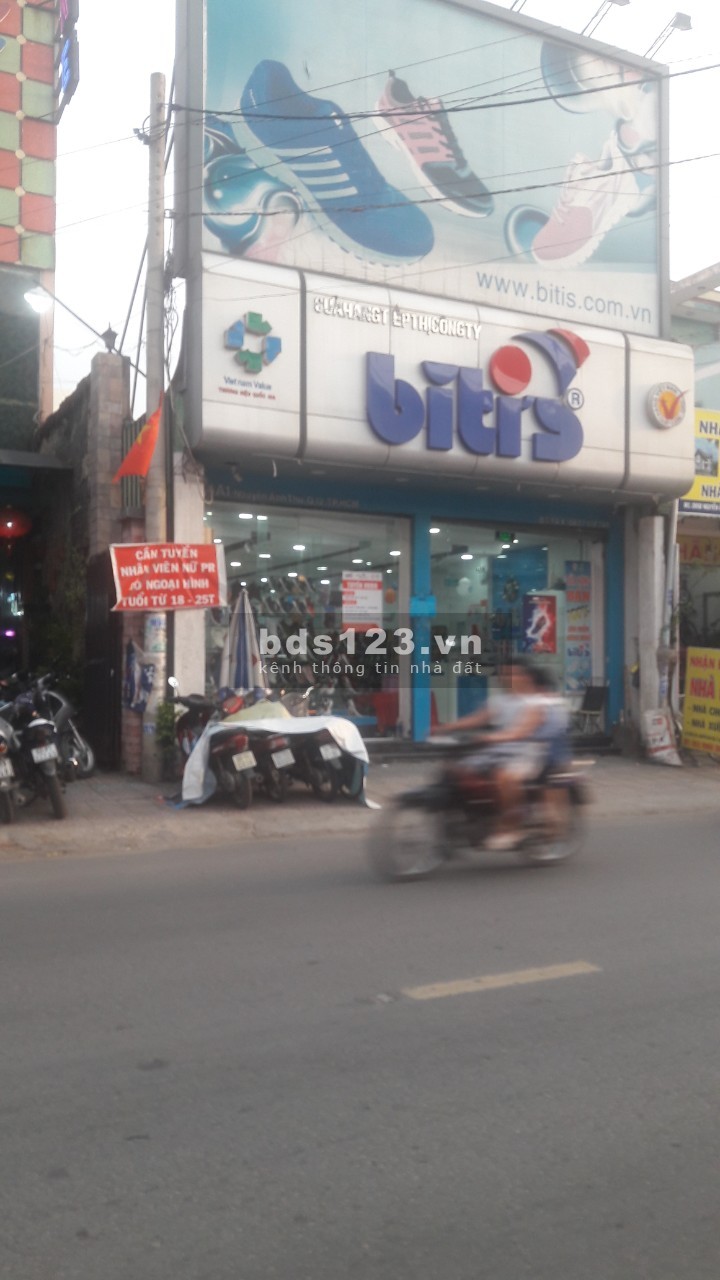 Nhà 280m2 thổ cư, cấp 4, mặt tiền đường số 10, TP Dĩ An, đang cho thuê bán dép 12tr/th Bán 2,5 tỳ.