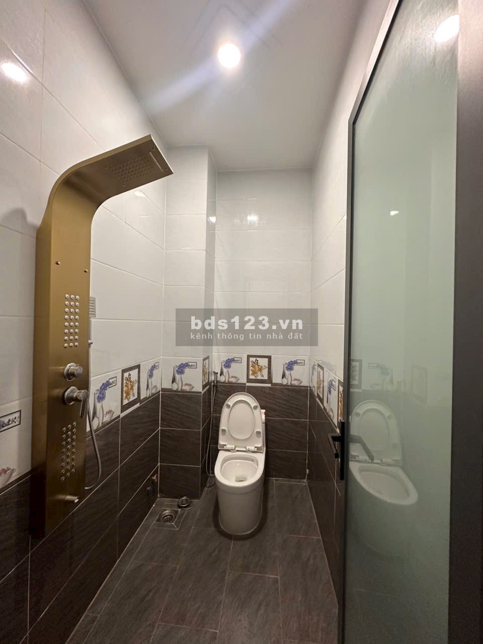 Bán nhà nhà 1 trệt 2 lầu dân cư Đông Hòa, trung tâm Thành Phố Dĩ An