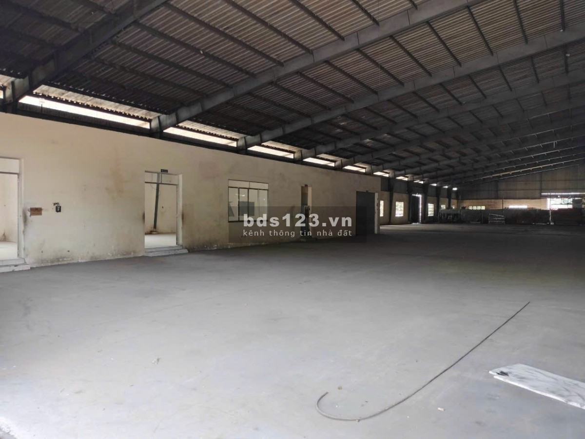 Cho thuê 2.450m2 Xưởng Tân Uyên, Gía : 55.000/ m2, Rẻ nhất khu vực
