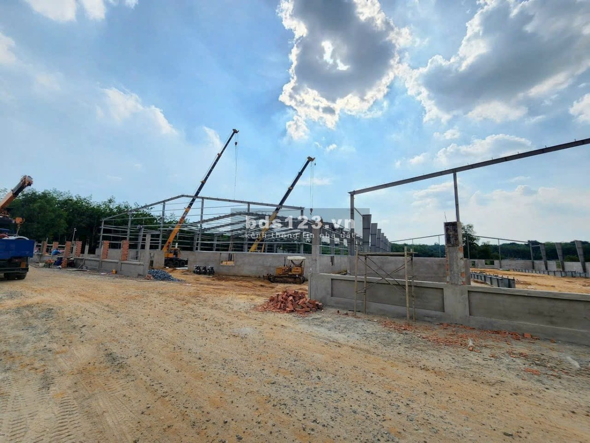 Cho thuê 2000m2 , 3000 m2 , 8000m2 Xưởng mới Gía : 62.000đ/m2 , Tân Uyên Bình Dương