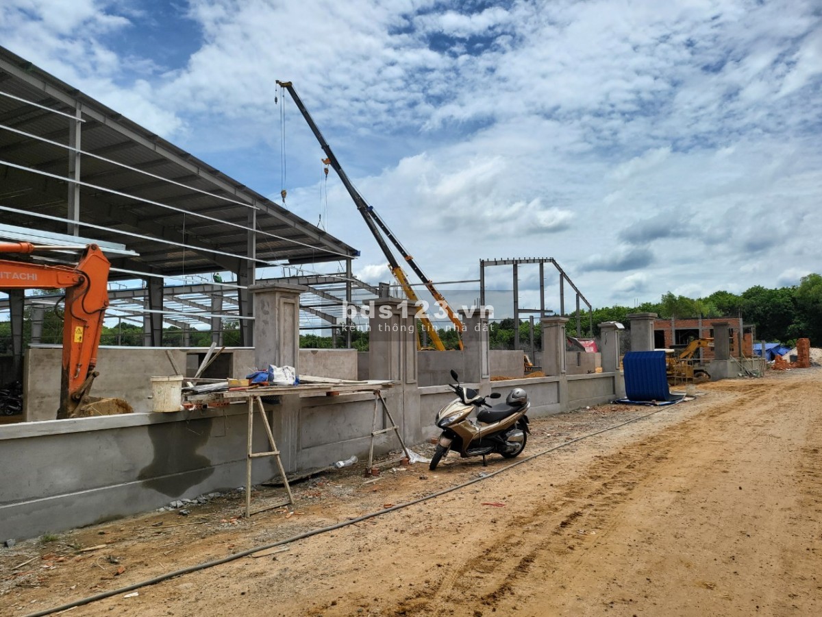 Cho thuê 2000m2 , 3000 m2 , 8000m2 Xưởng mới Gía : 62.000đ/m2 , Tân Uyên Bình Dương