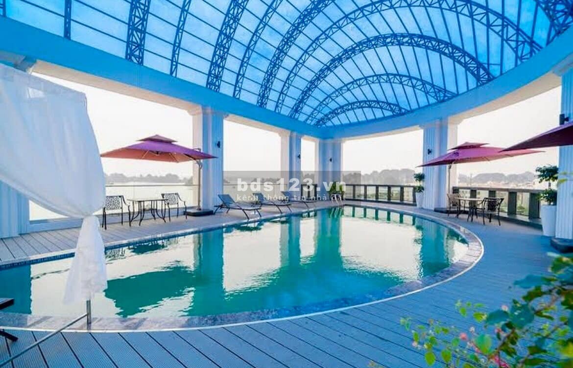khách sạn mặt biển bám trọn view vịnh Hạ Long