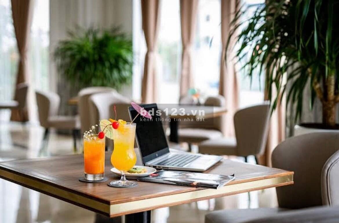 khách sạn mặt biển bám trọn view vịnh Hạ Long