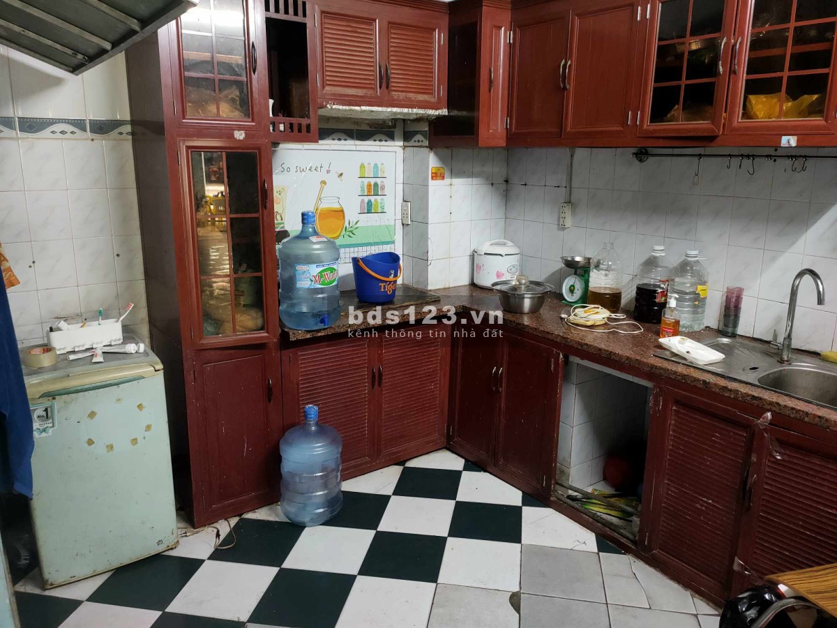 Sang nhượng mặt bằng tiền đường Phạm Văn Xảo quận Tân Phú có chỗ ở lại